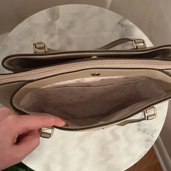 ♠️ EUC Kate Spade Monet Tote in Warm Beige♠️ - Picture 9 of 9